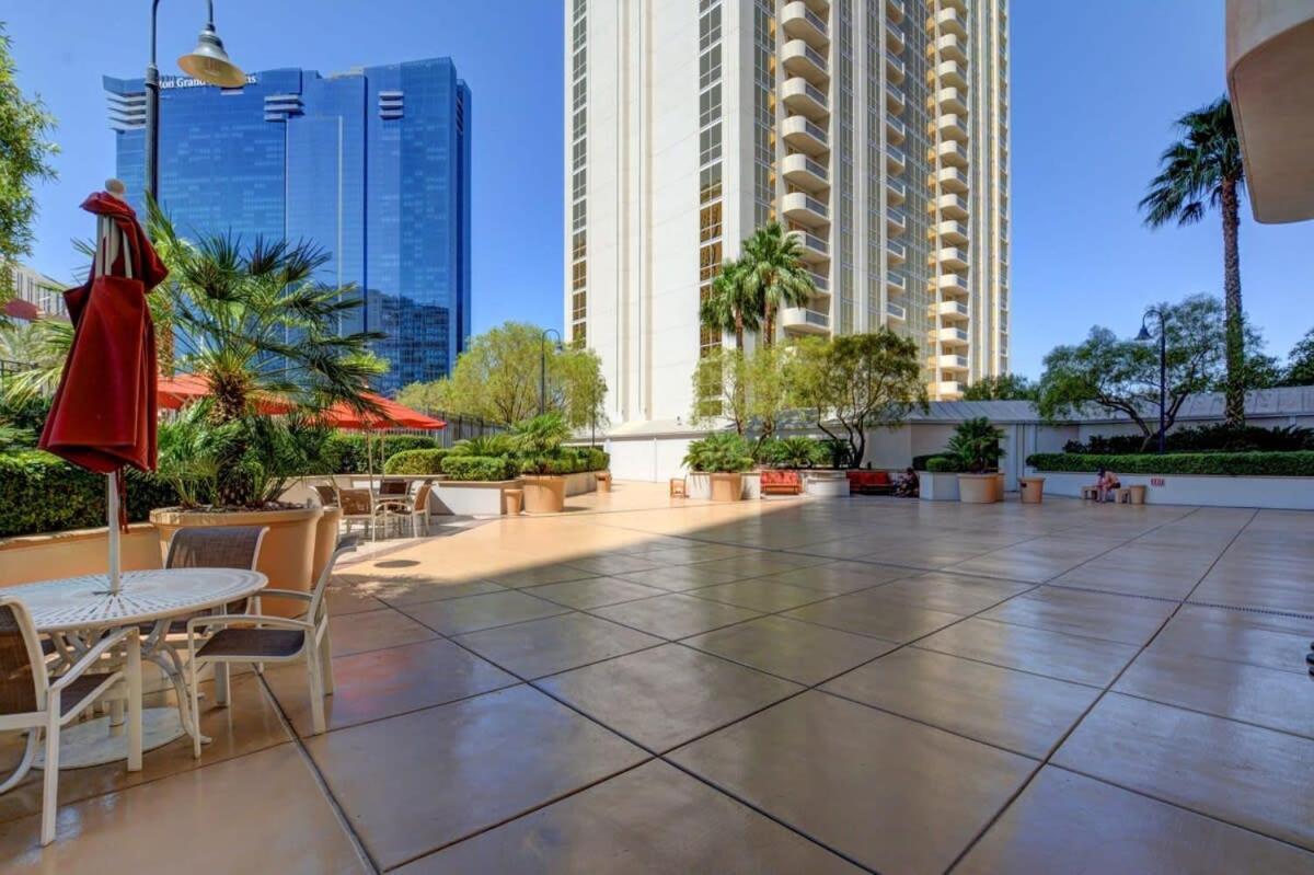 Mgm Signature-18-703 Strip View Jacuzzi Studio Лас-Вегас Екстер'єр фото